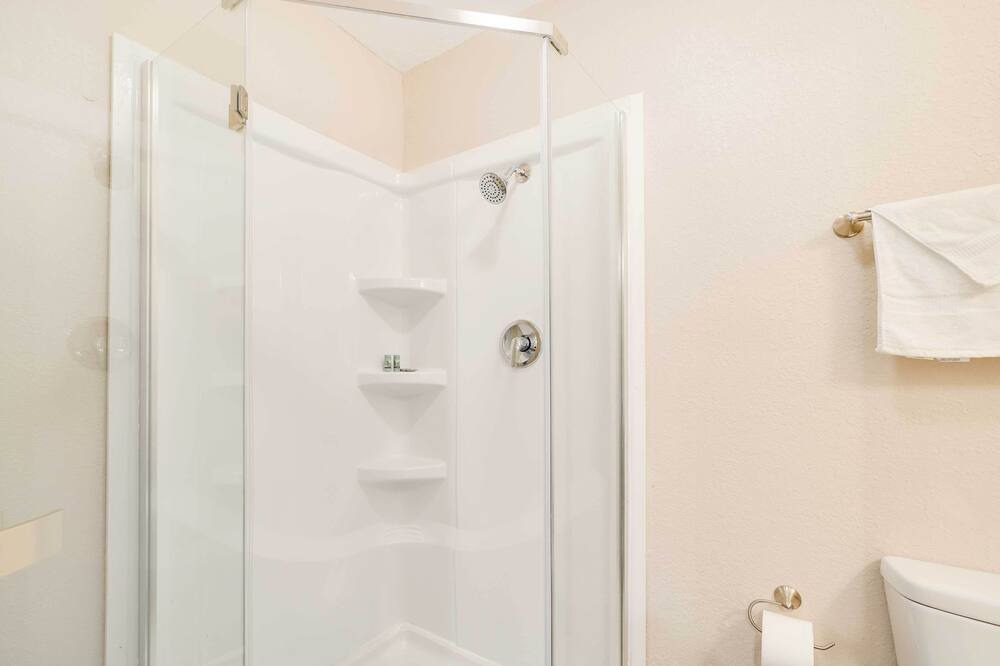 Photo of Bathroom in Flat Hollow Marina