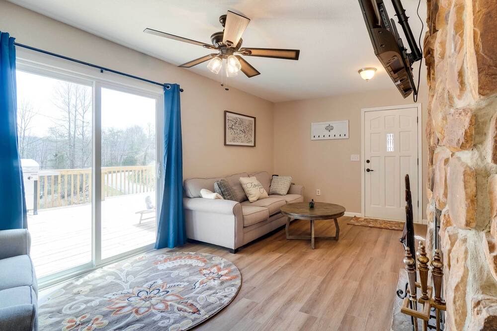 Photo of Livingroom in Flat Hollow Marina