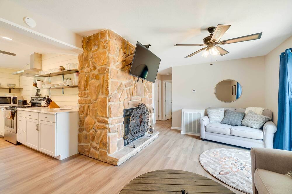 Photo of Bedroom in Flat Hollow Marina