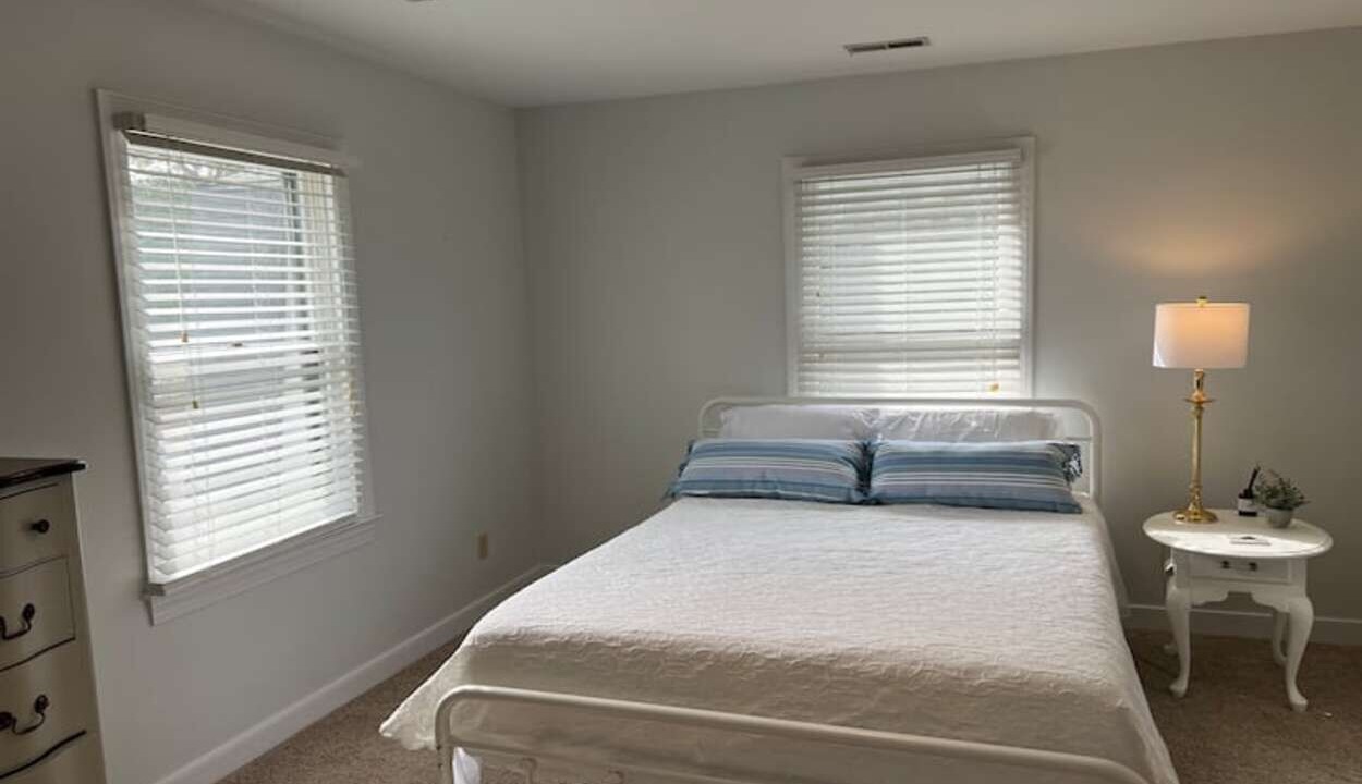 Photo of Others in Dutton