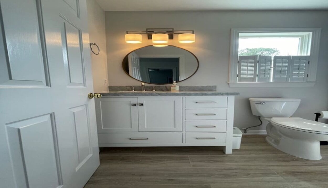 Photo of Others in Dutton