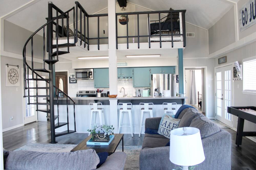 Photo of Livingroom in Cape Royale