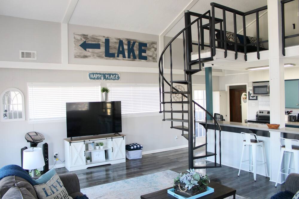 Photo of Livingroom in Cape Royale
