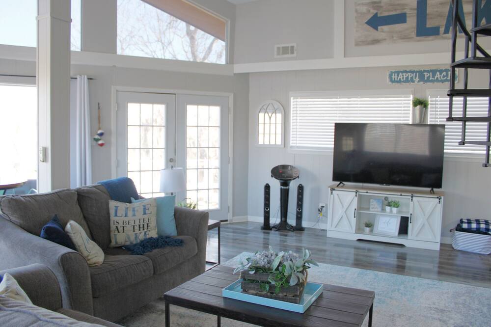 Photo of Livingroom in Cape Royale