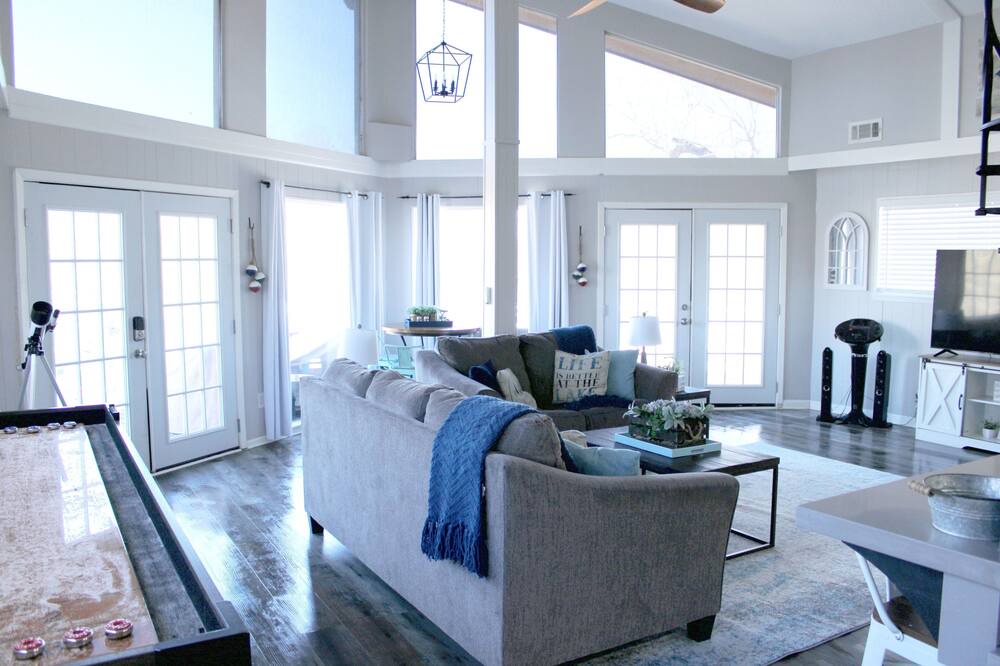Photo of Livingroom in Cape Royale