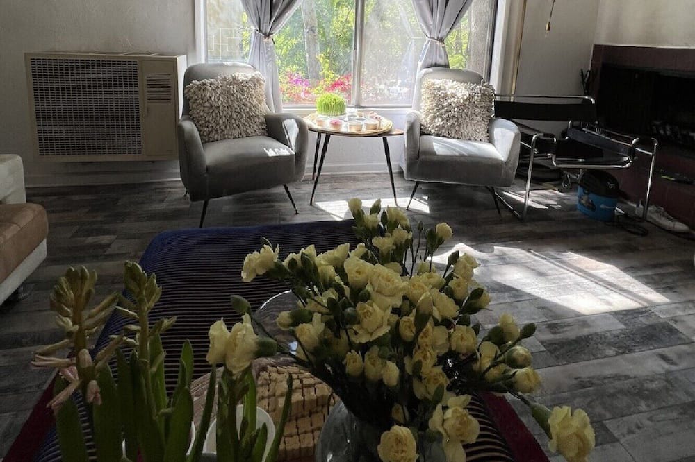 Photo of Livingroom in Beverly Glen