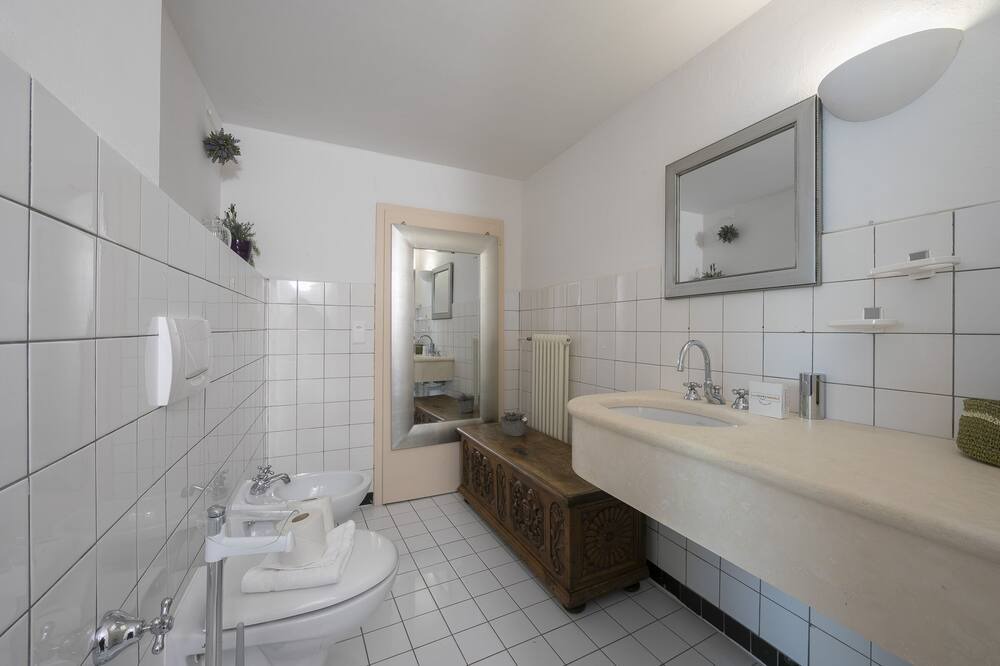Photo of Bathroom in Croglio