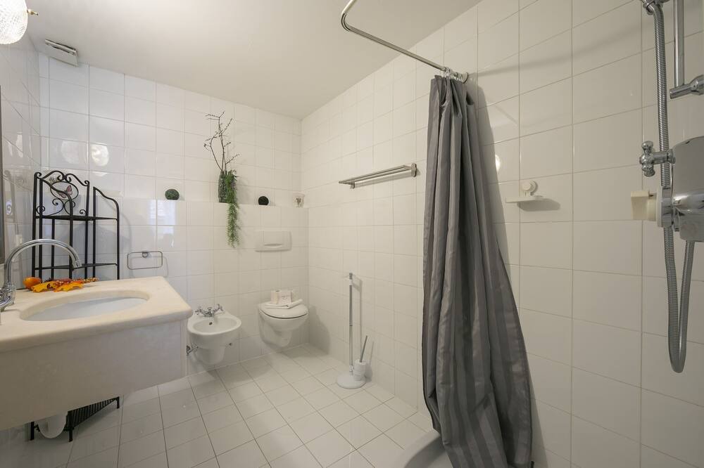 Photo of Bathroom in Croglio