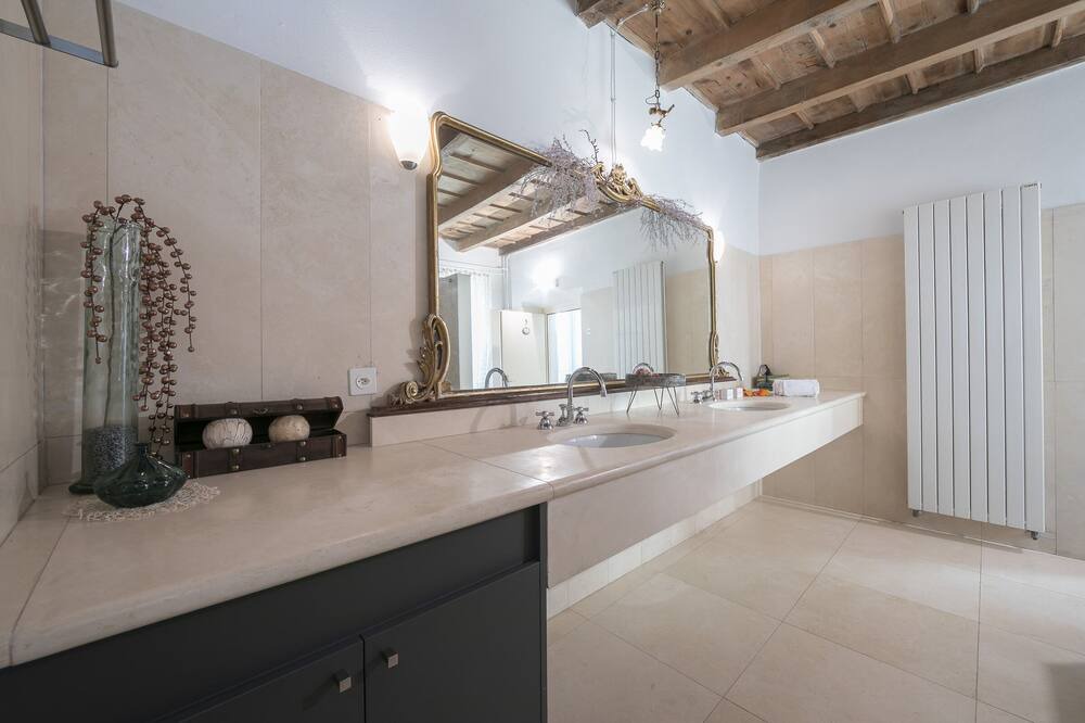 Photo of Bathroom in Croglio