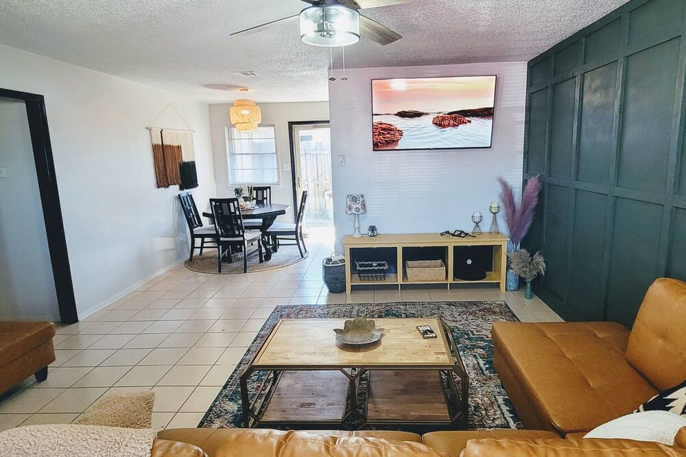 Photo of Livingroom in Lawton