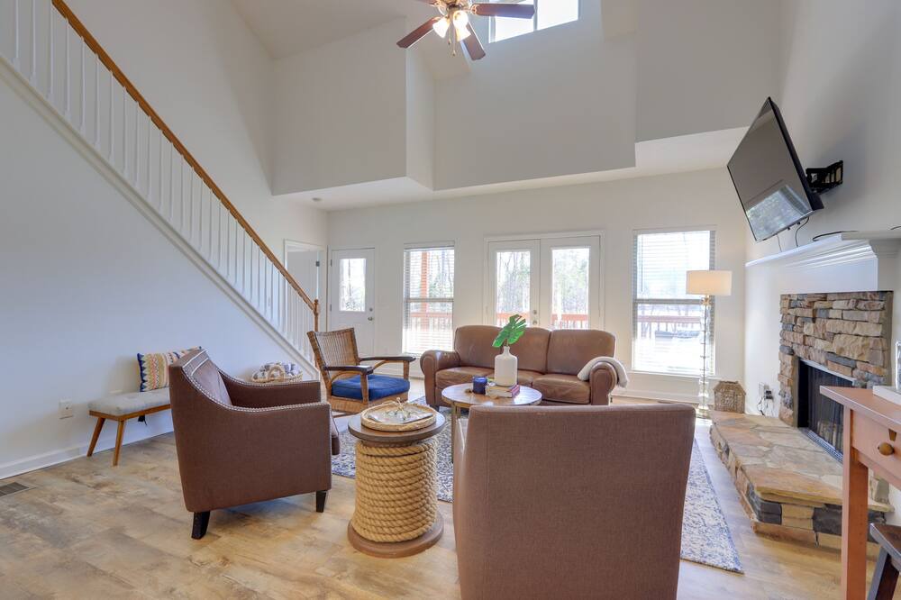 Photo of Livingroom in Hardwick
