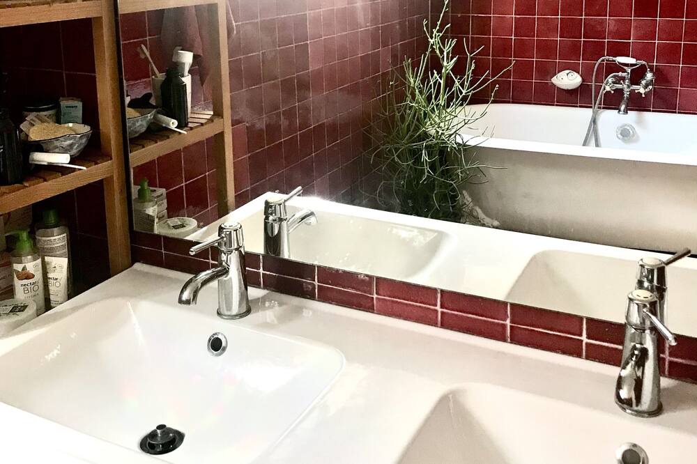 Photo of Bathroom in Lunel