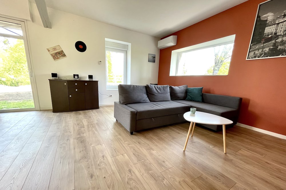Photo of Livingroom in Braud-et-Saint-Louis