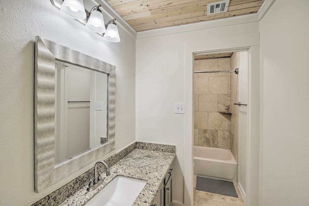 Photo of Bathroom in Quail Valley