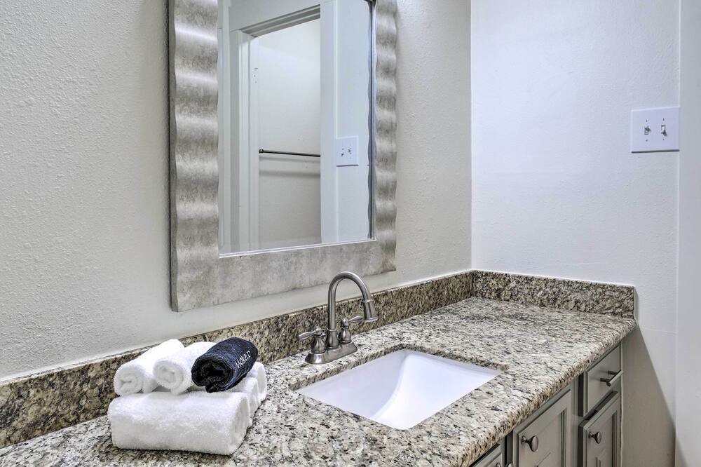 Photo of Bathroom in Quail Valley