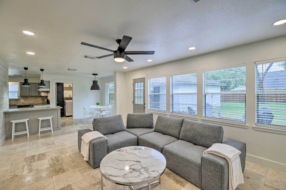 Photo of Livingroom in Quail Valley