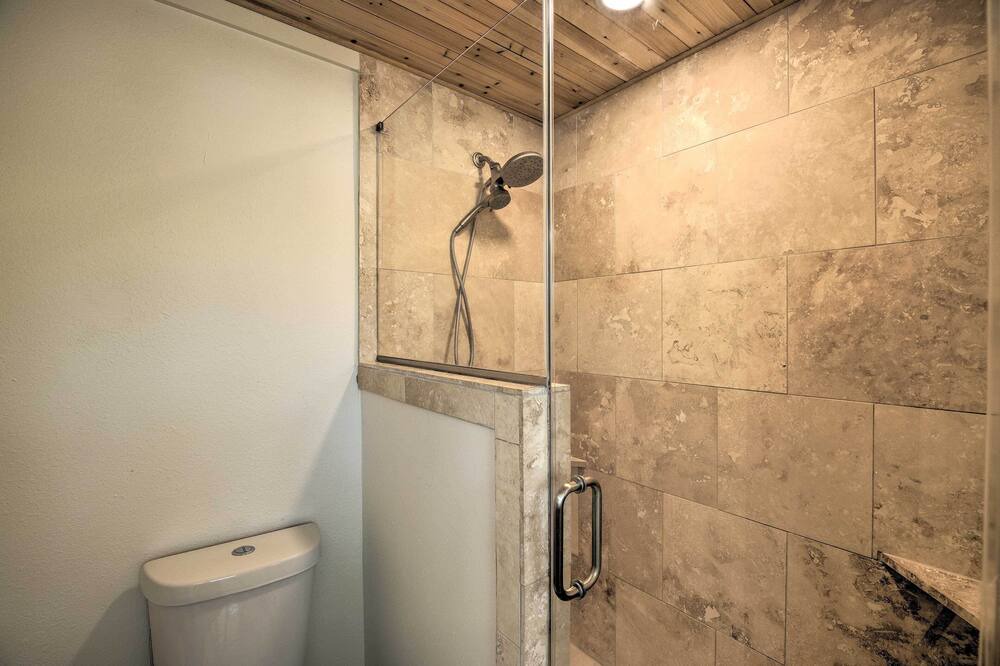 Photo of Bathroom in Quail Valley