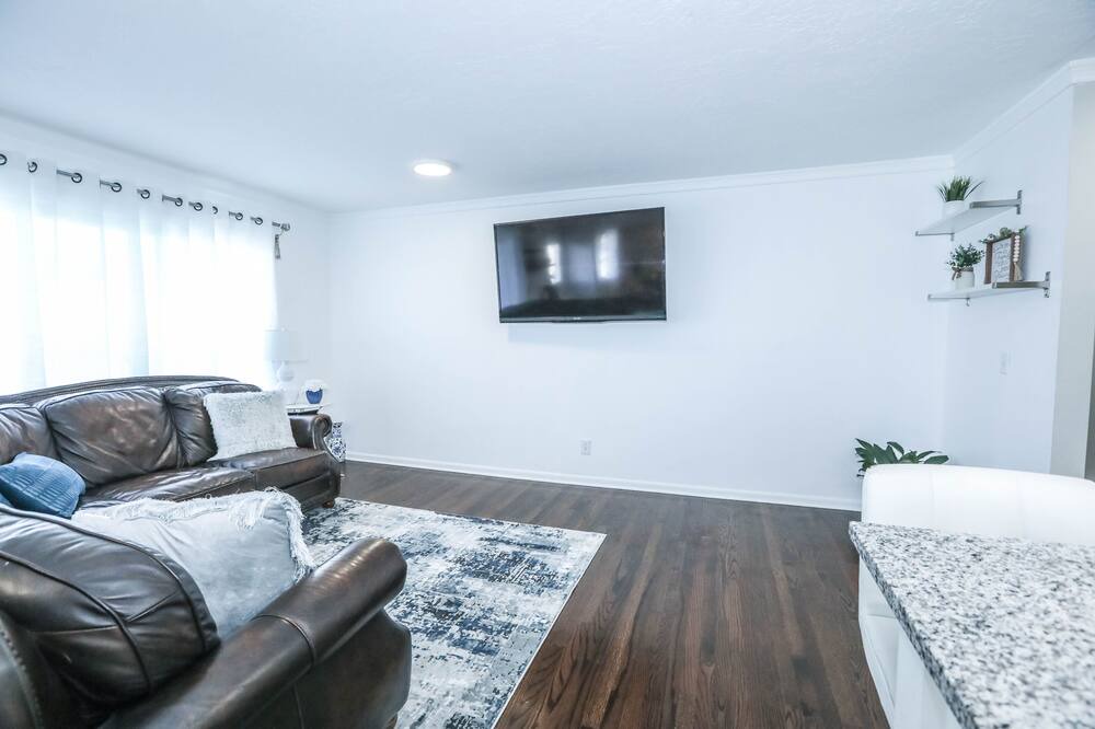 Photo of Livingroom in Lea Manor