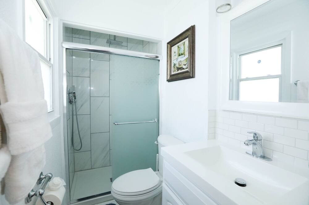Photo of Bathroom in Lea Manor