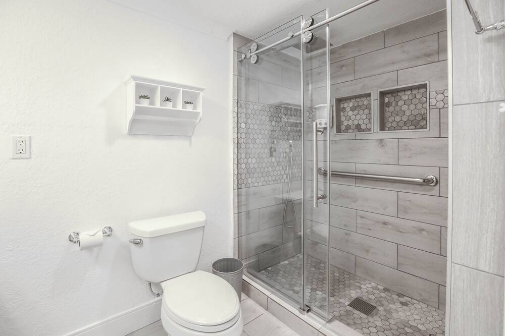 Photo of Bathroom in Lea Manor
