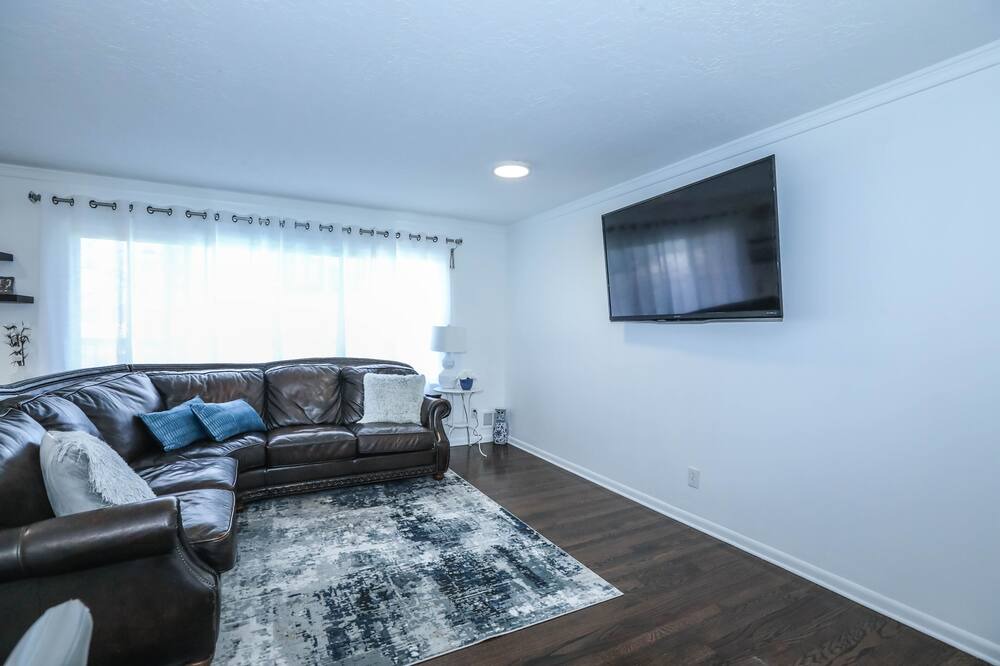 Photo of Livingroom in Lea Manor