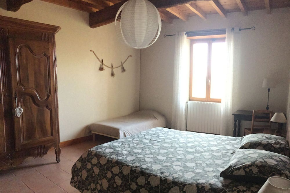 Photo of Bedroom in Gimat