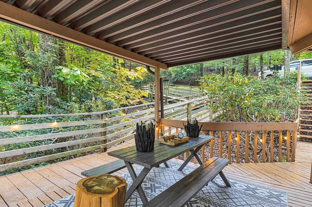Photo of Patio Balcony in Beech Mountain