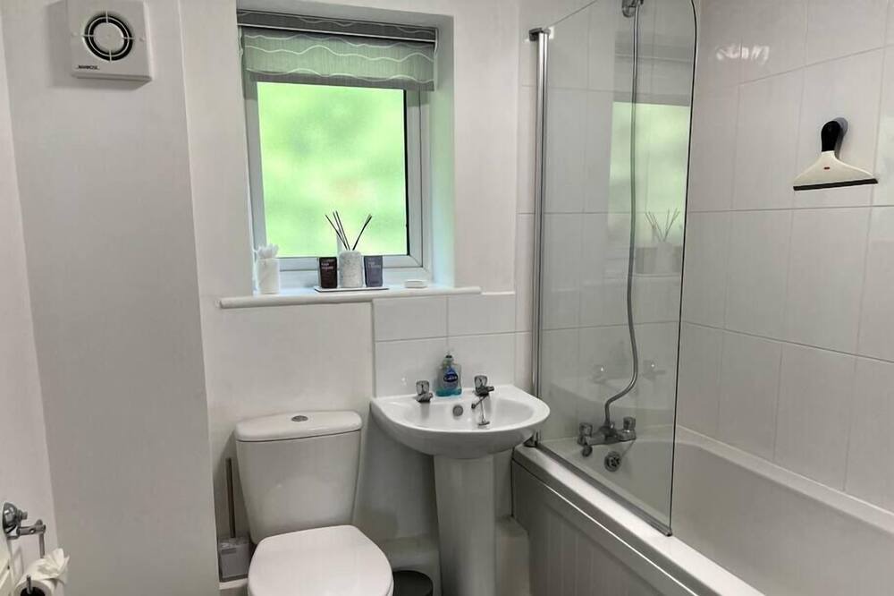 Photo of Bathroom in Ibstock