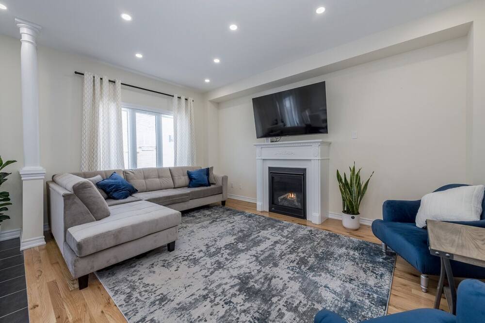 Photo of Livingroom in Innisfil