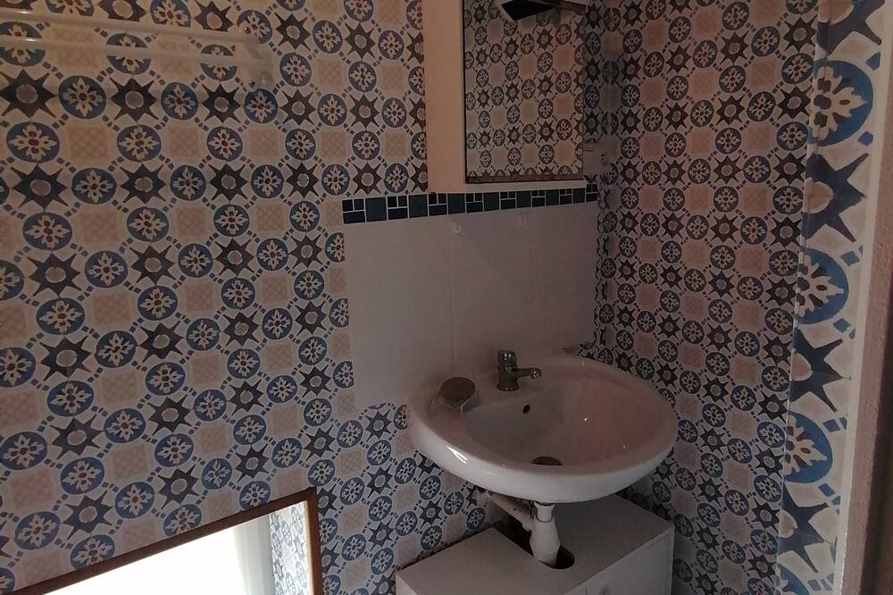 Photo of Bathroom in Isigny-sur-Mer