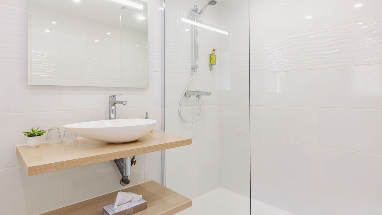Photo of Bathroom in Dinan