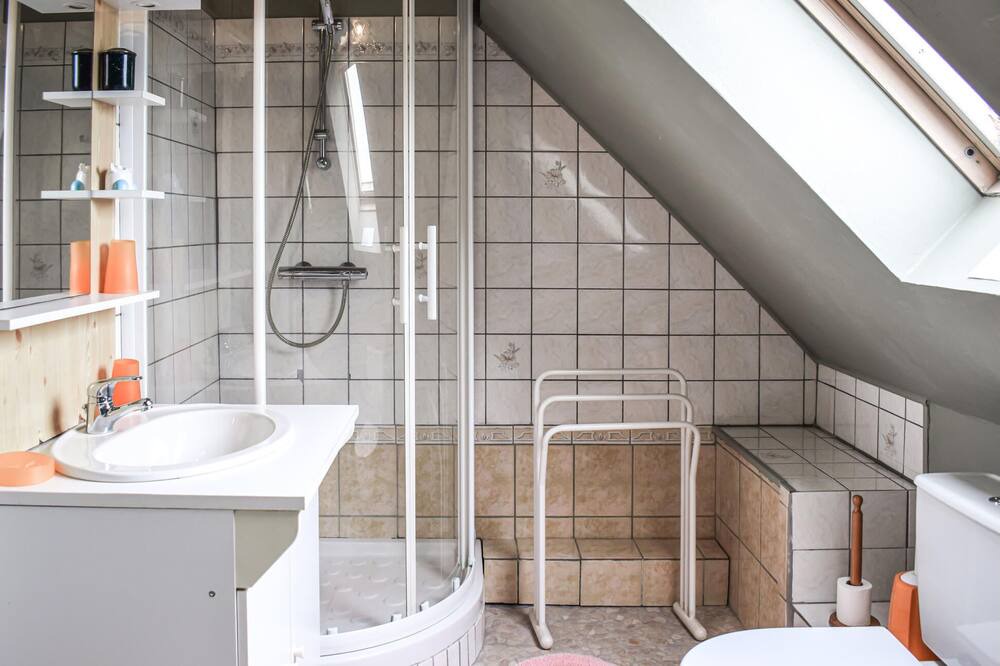 Photo of Bathroom in Trelevern