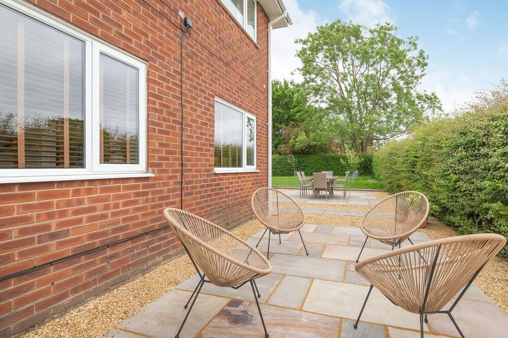 Photo of Patio Balcony in Church Minshull