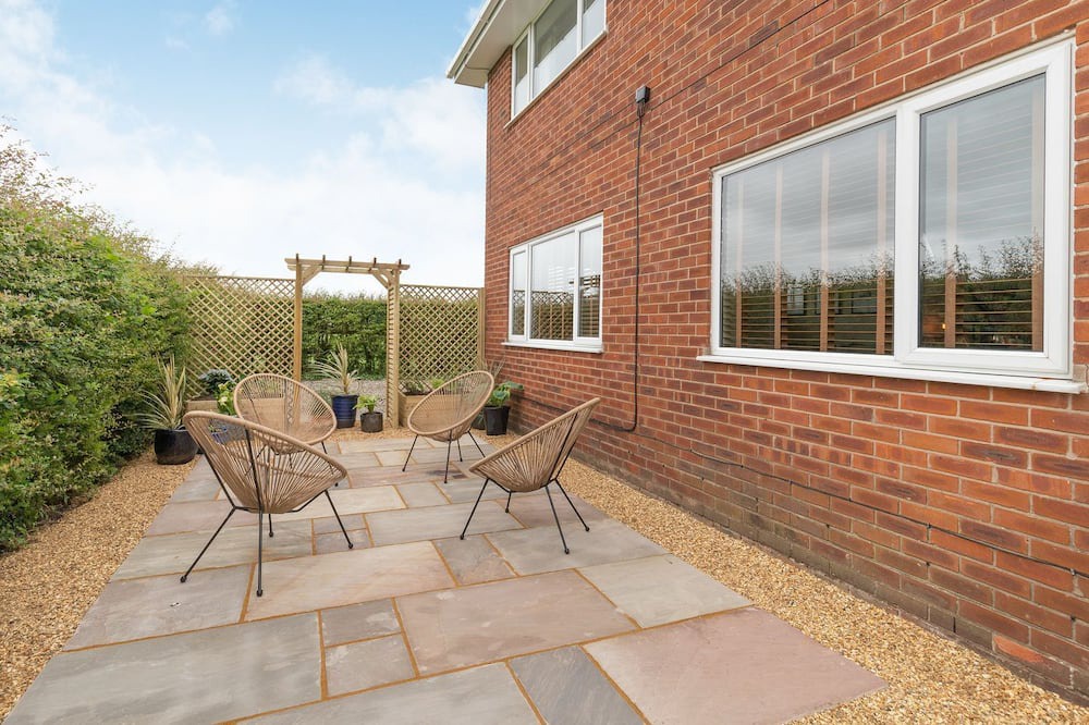 Photo of Patio Balcony in Church Minshull
