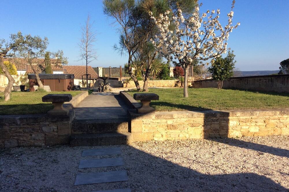 Photo of Outdoor in Saint-Maximin