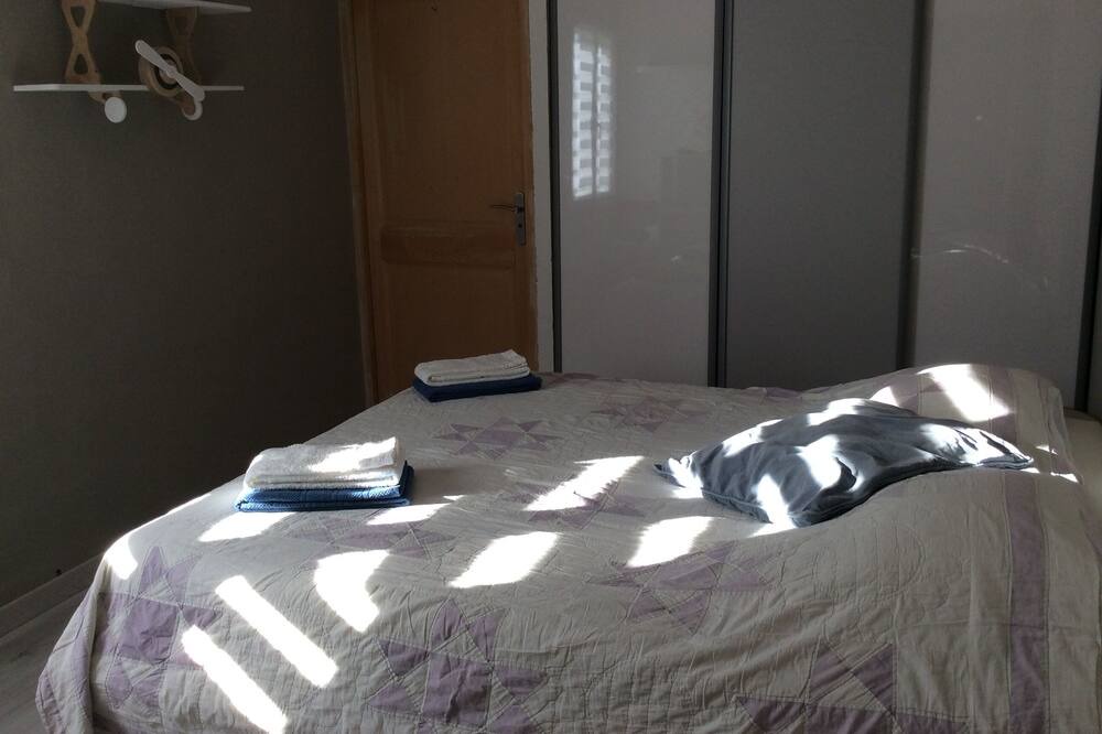 Photo of Bedroom in Saint-Maximin