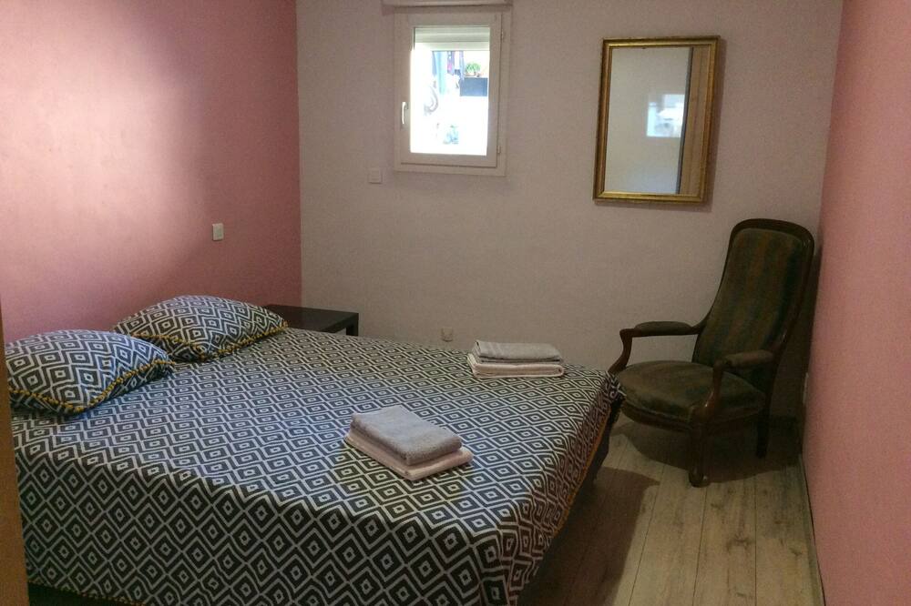 Photo of Bedroom in Saint-Maximin