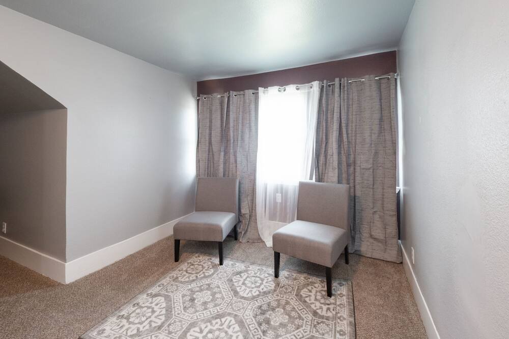 Photo of Livingroom in Farmersville