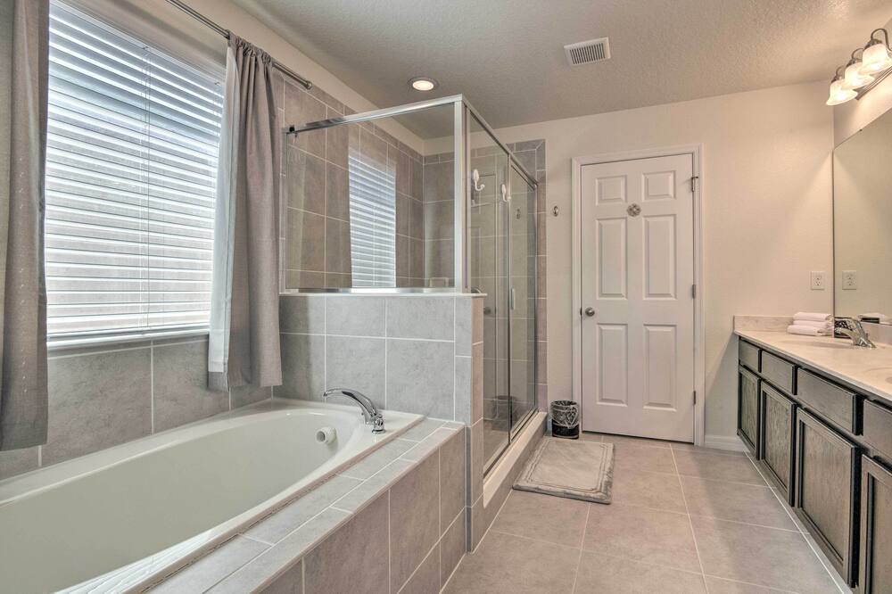 Photo of Bathroom in Veranda Palms