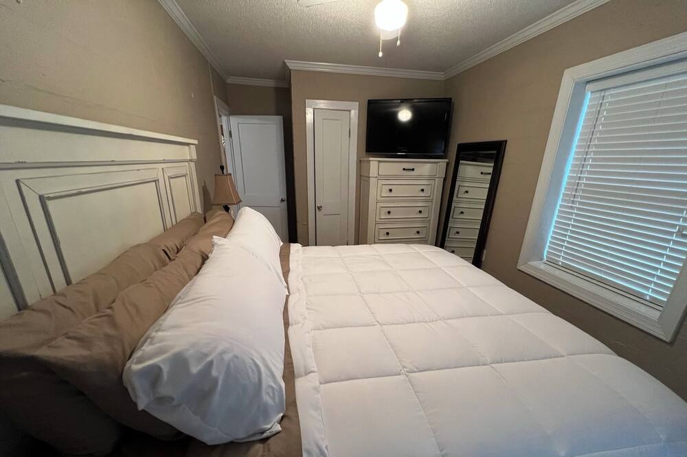 Photo of Bedroom in Cobb