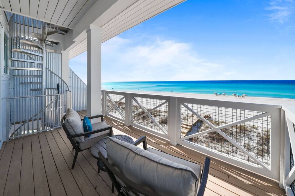 Photo of Patio Balcony in Crescent Beach