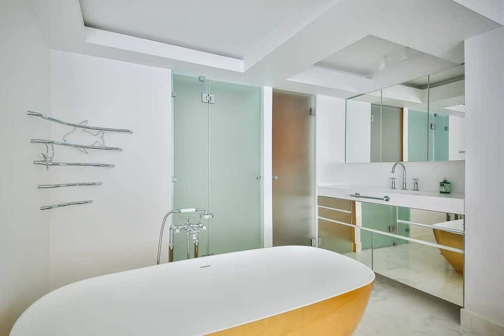 Photo of Bathroom in Quartier de l'Ecole-Militaire