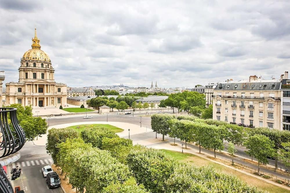 Photo of Others in Quartier de l'Ecole-Militaire