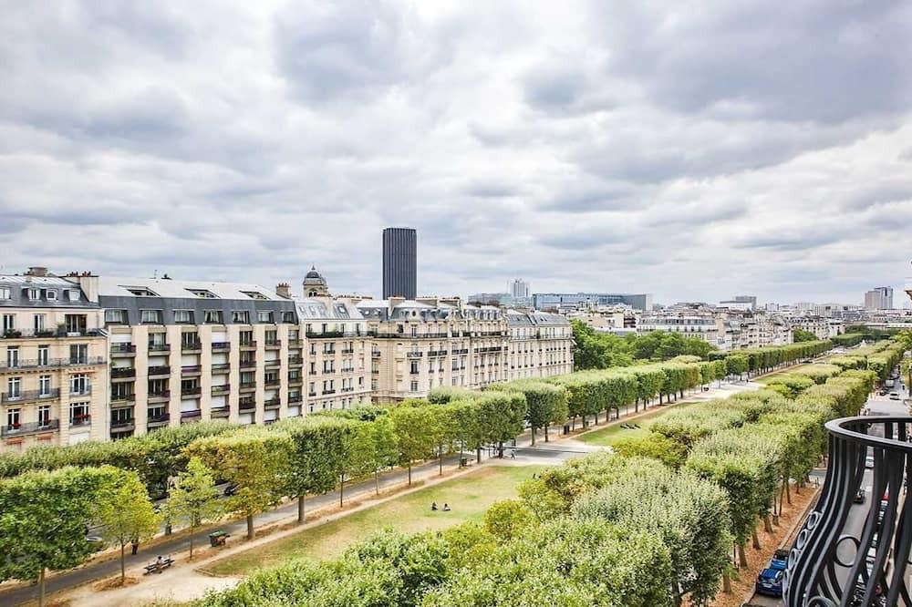 Photo of Others in Quartier de l'Ecole-Militaire