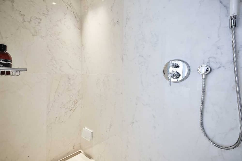 Photo of Bathroom in Quartier de l'Ecole-Militaire