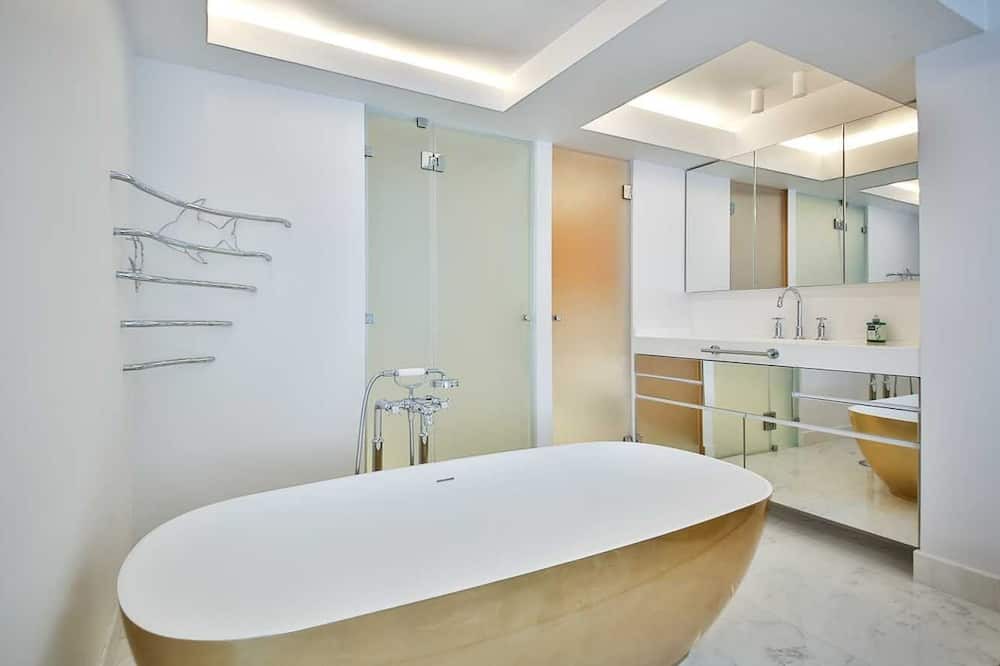 Photo of Bathroom in Quartier de l'Ecole-Militaire