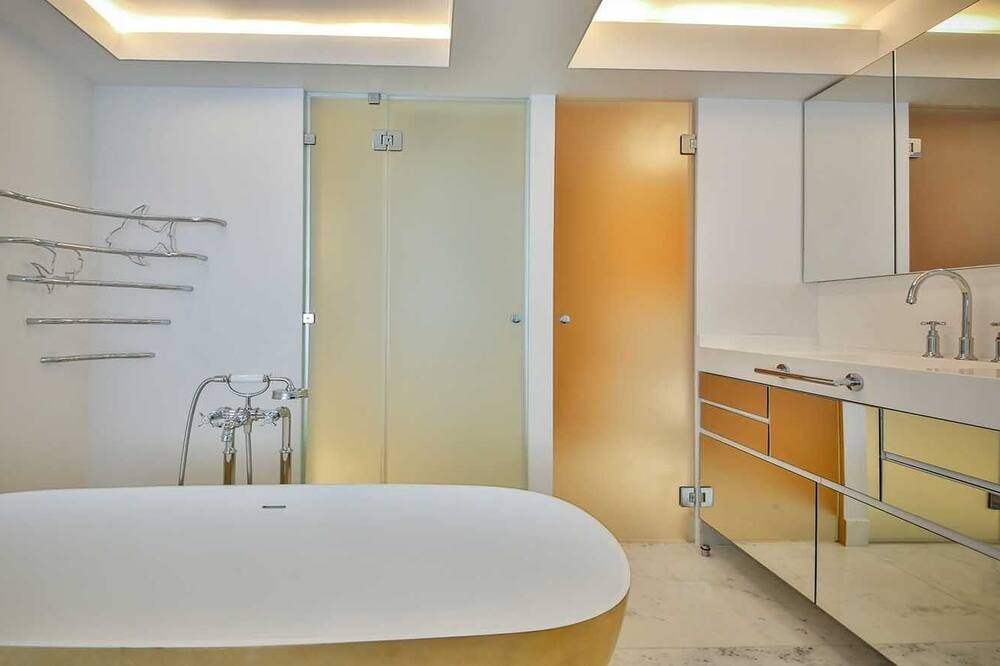 Photo of Bathroom in Quartier de l'Ecole-Militaire