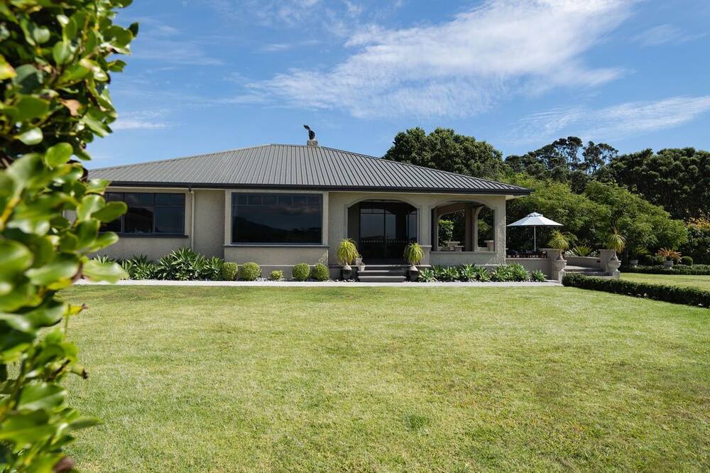 Photo of Others in Pitone