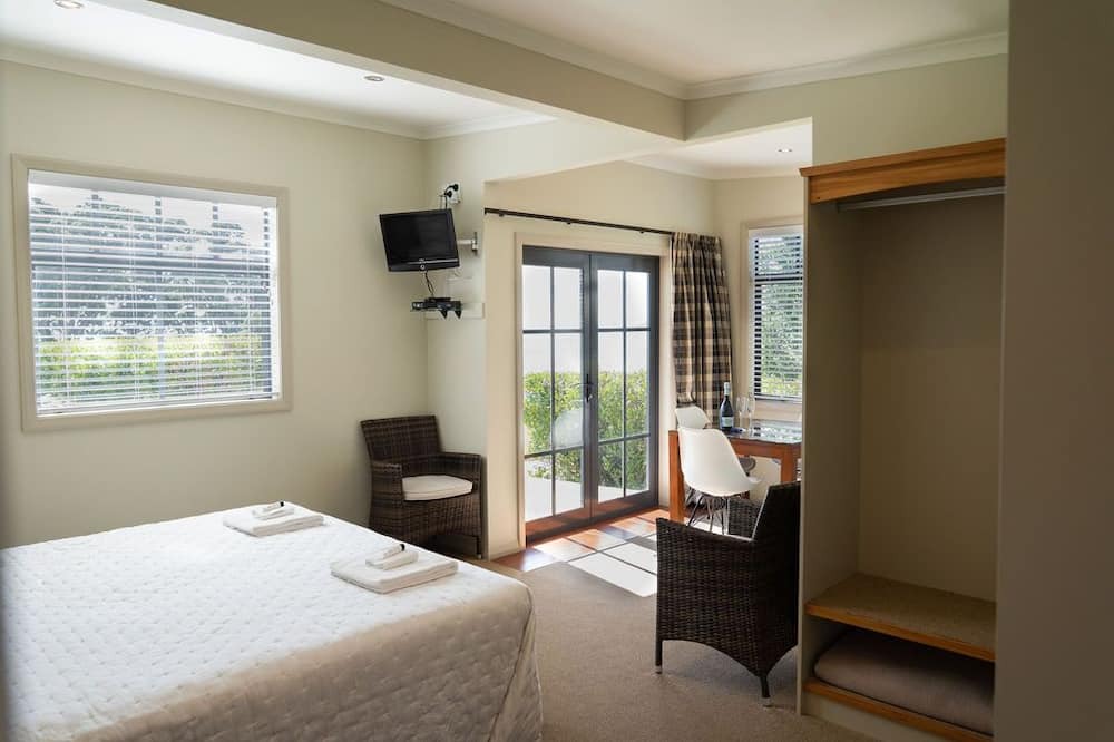 Photo of Others in Pitone