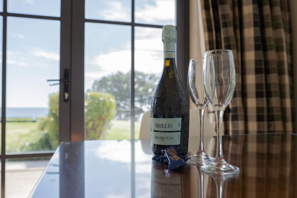 Photo of Others in Pitone